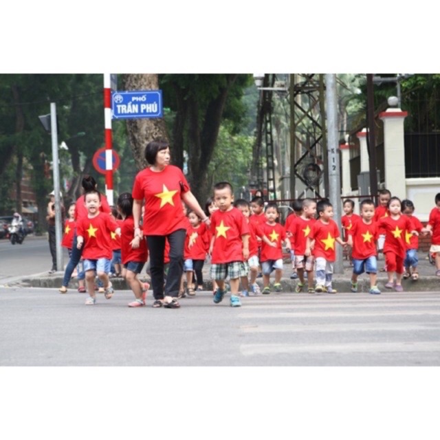 Áo cờ đỏ sao vàng trẻ em