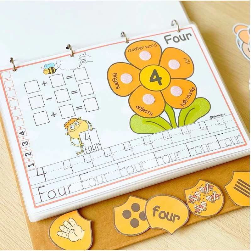Bộ học liệu Montessori Toán cho bé - Math Busy Book