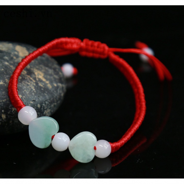 Luxurious red bracelet with emerald stone face