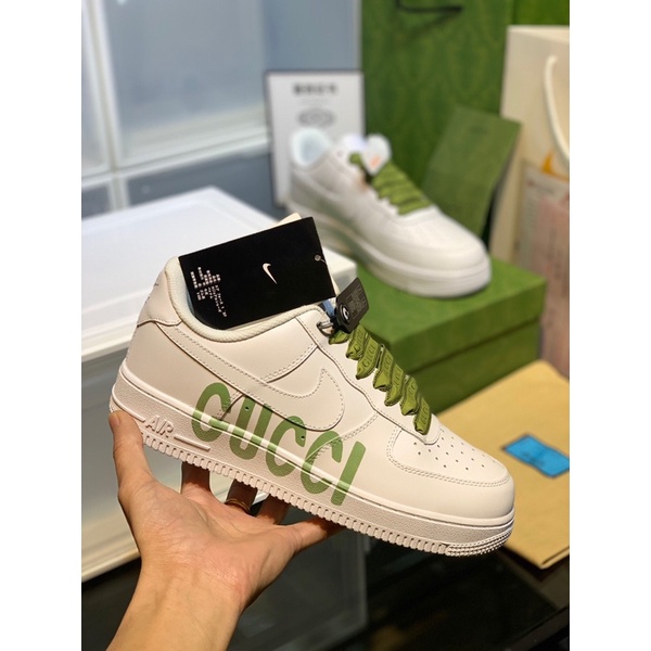 Giày nam và nữ Gucci phần trên da nguyên miếng mũi giày bằng da có lỗ thoáng khí đế và dây buộc logo thương hiệu