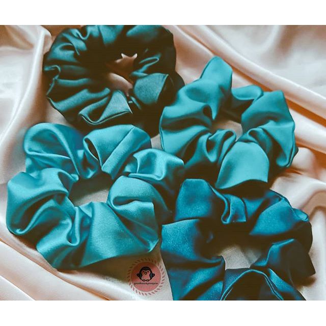 Scrunchies (Vòng cột tóc đeo tay)