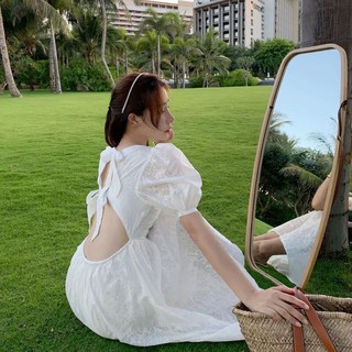 Váy trắng khoét eo baby