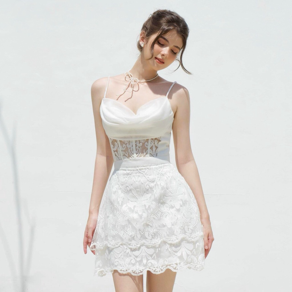 Đầm ren trắng cổ đổ