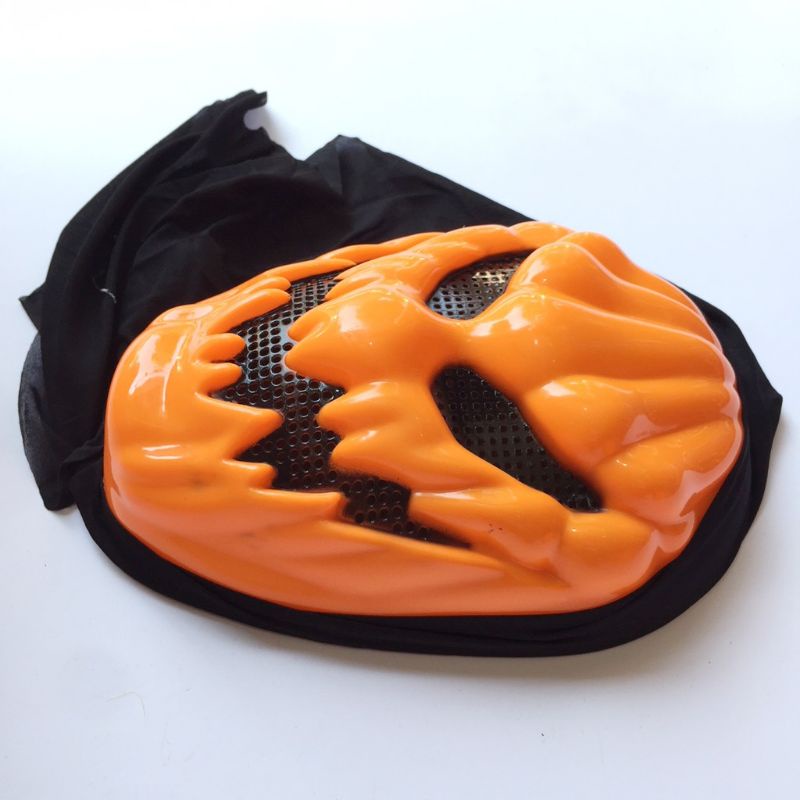 Mặt nạ, áo choàng, gậy đèn bí ngô, hoá trang Halloween