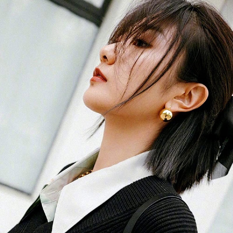 1 Đôi Bông Tai Hình Quả Cầu Kim Loại Màu Vàng/ Bạc Đơn Giản Dành Cho Nữ