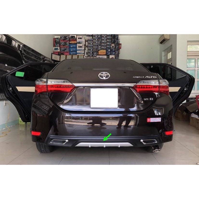 Lip chia pô sau xe Toyota Altis 2015 đến 2021 kiểu dáng thể thao, lắp đặt dễ dàng