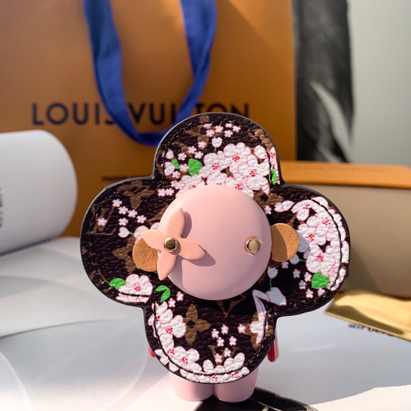 Móc khoá hình gấu thương hiệu Louis Vuitton LV da thật cao cấp