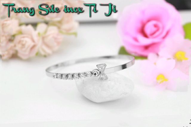 Vòng tay nữ inox đính xoàn