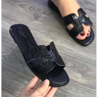 Dép lê chữ H da rắn màu đen