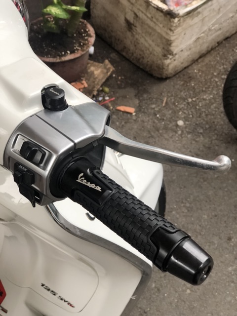 BAO TAY ( TAY NẮM ) DÀNH CHO VESPA ĐI KÈM GÙ