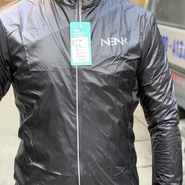 Áo gió đạp xe siêu nhẹ Nenk màu Đen