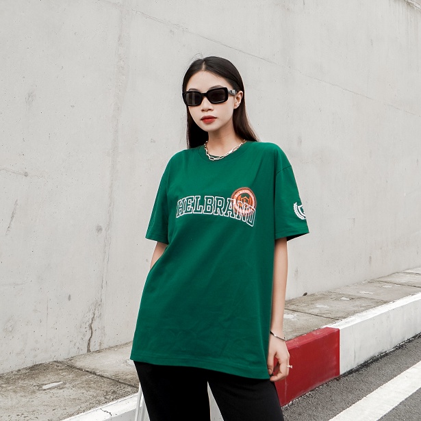 THELSTUDIOS - Áo thun xanh lá thêu THELBRAND