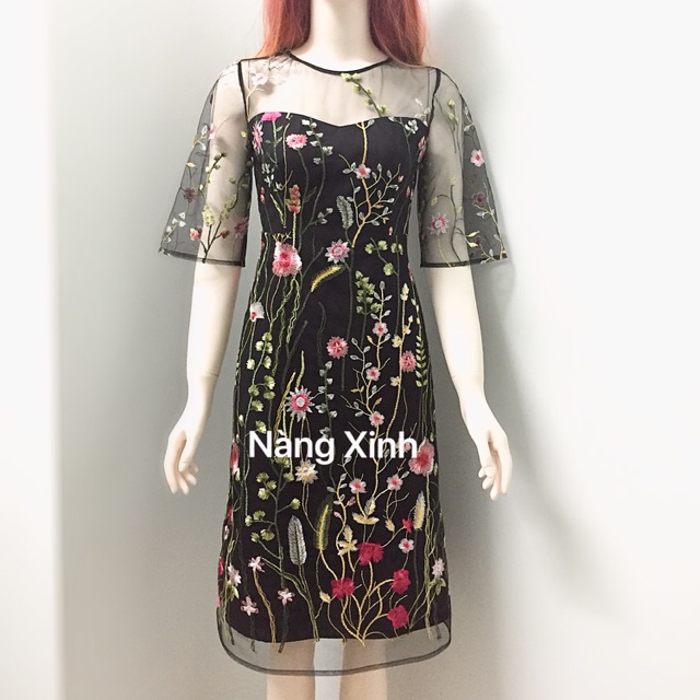 Đầm ren thêu decoupe ngực