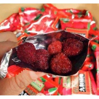 1 gói nhỏ ô mai thanh mai.