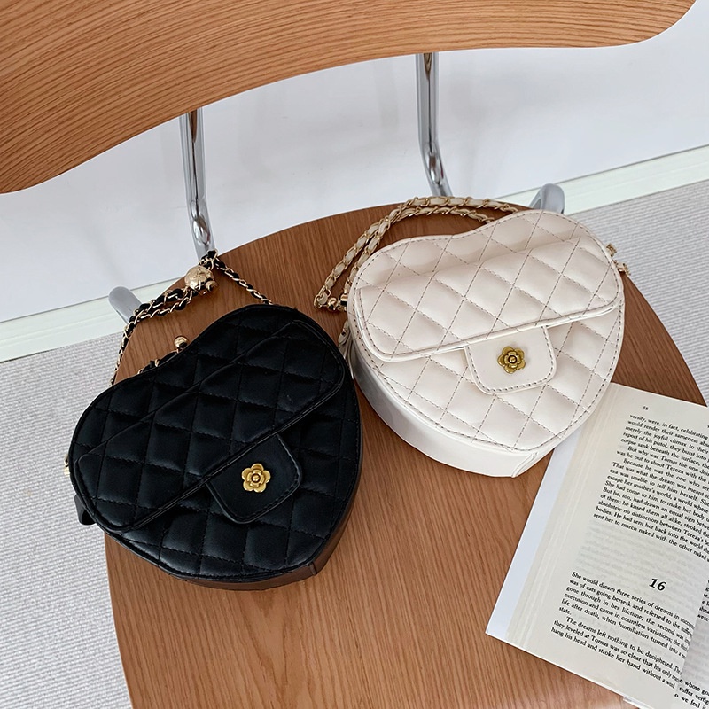 Túi Đeo Chéo Đính Hạt Hình Trái Tim Nhỏ Xinh Phối Dây Xích Thời Trang Mùa Hè 2022 Mới Cho Nữ