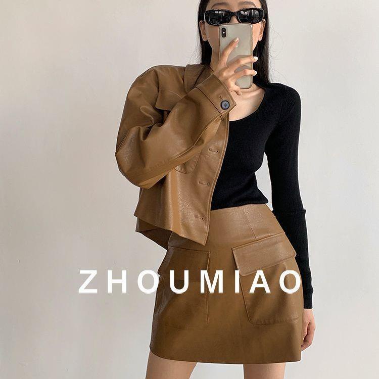 Set áo khoác da và chân váy ngắn phong cách đường phố thời trang mùa thu 2021