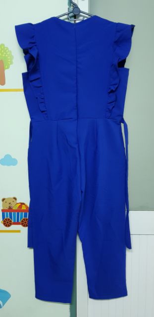 Jumsuit lửng ống ôm, tay bèo