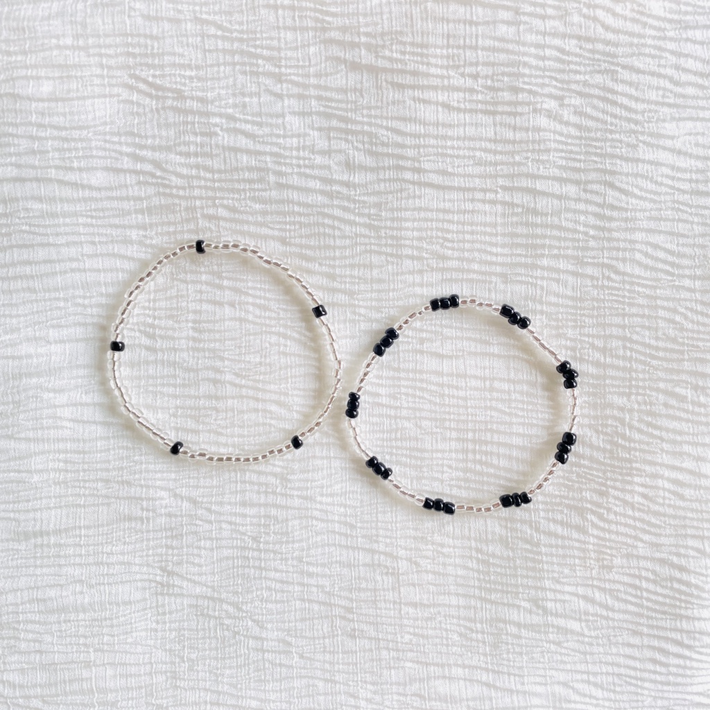 Vòng tay hạt cườm handmade đen trắng