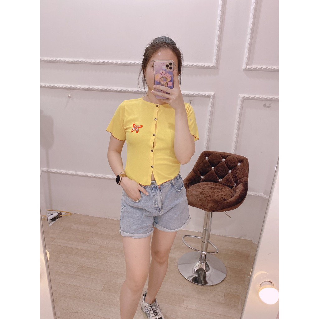 ÁO CROPTOP BƯỚM THÊU CÀI CÚC