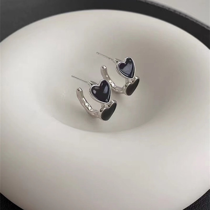 Khuyên Tai Hình Trái Tim Đôi Màu Đen Phong Cách Retro Cá Tính Đơn Giản
