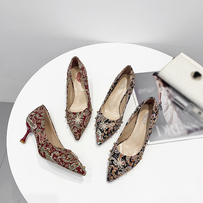Giày cao gót mũi nhọn nữ thêu đỏ thanh lịch phong cách Trung Quốc