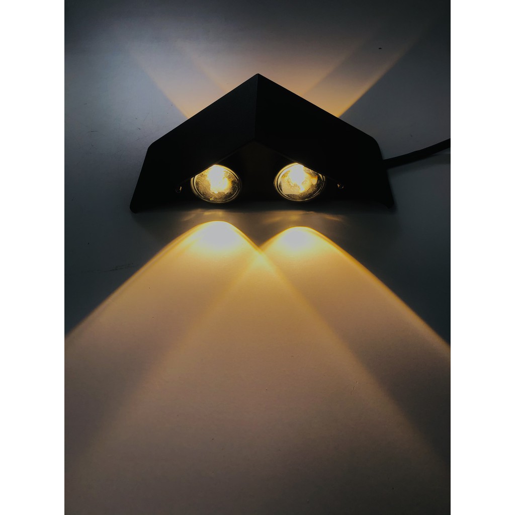 Đèn tường hiện đại hắt 2 đầu 4 tia hình chóp tam giác RA22T chống nước ánh sáng vàng