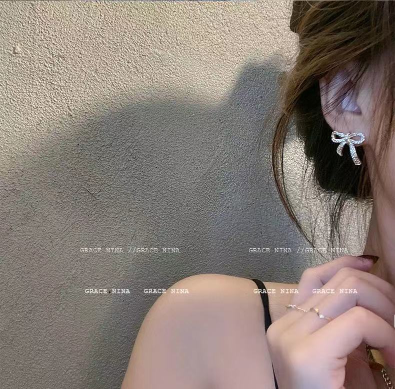 Đôi bông tai đính kim cương hình nơ phong cách Hàn Quốc