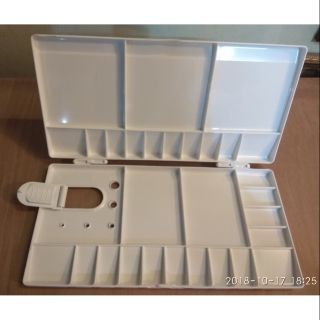 Bảng pha màu nước có nắp