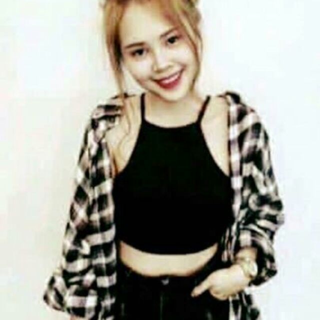 Áo crop cổ yếm hình thật trải sàn