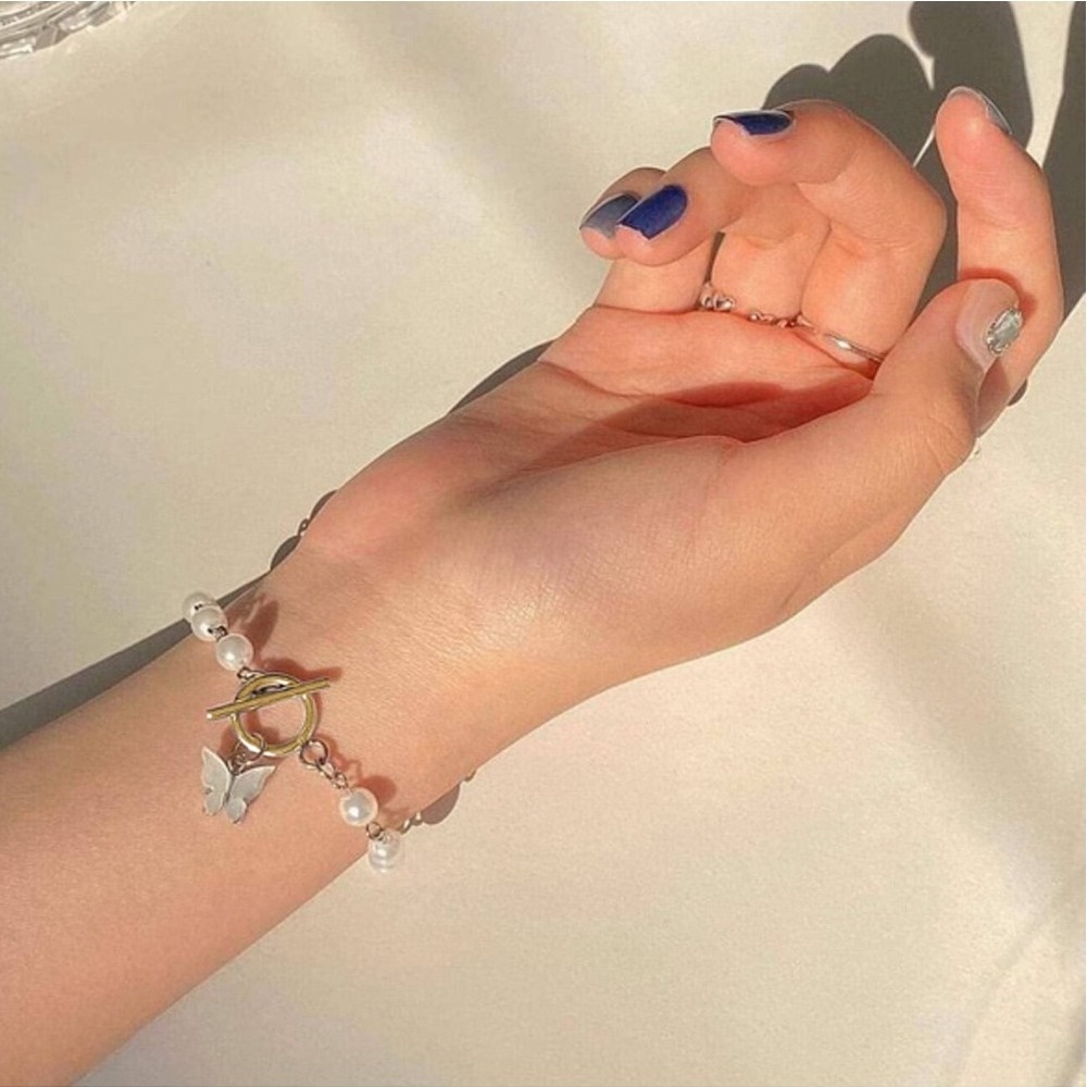 Vòng Tay Chuỗi Hạt Ngọc Trai Mặt Hình Bướm Mini Bằng Acrylic Thời Trang Cho Nữ