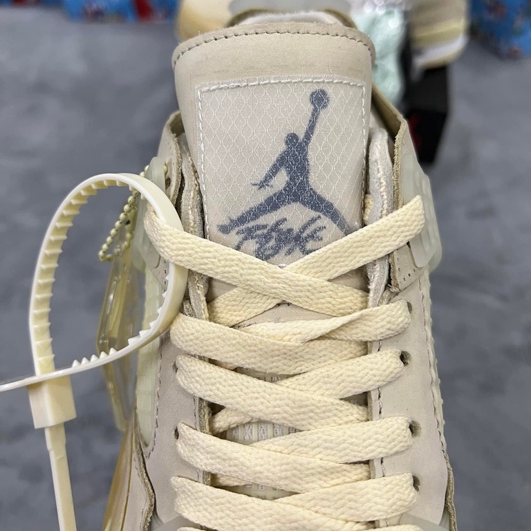 Giày Jordan 4 Retro Off-White Sail màu kem.