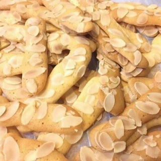 Bánh lưỡi mèo hạnh nhân