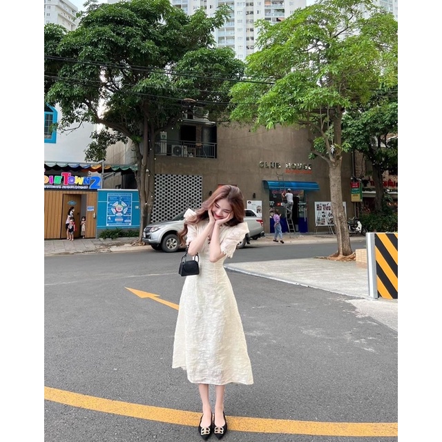 Đầm dài ren hoa nổi