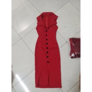 Đầm body cổ vest phối nút