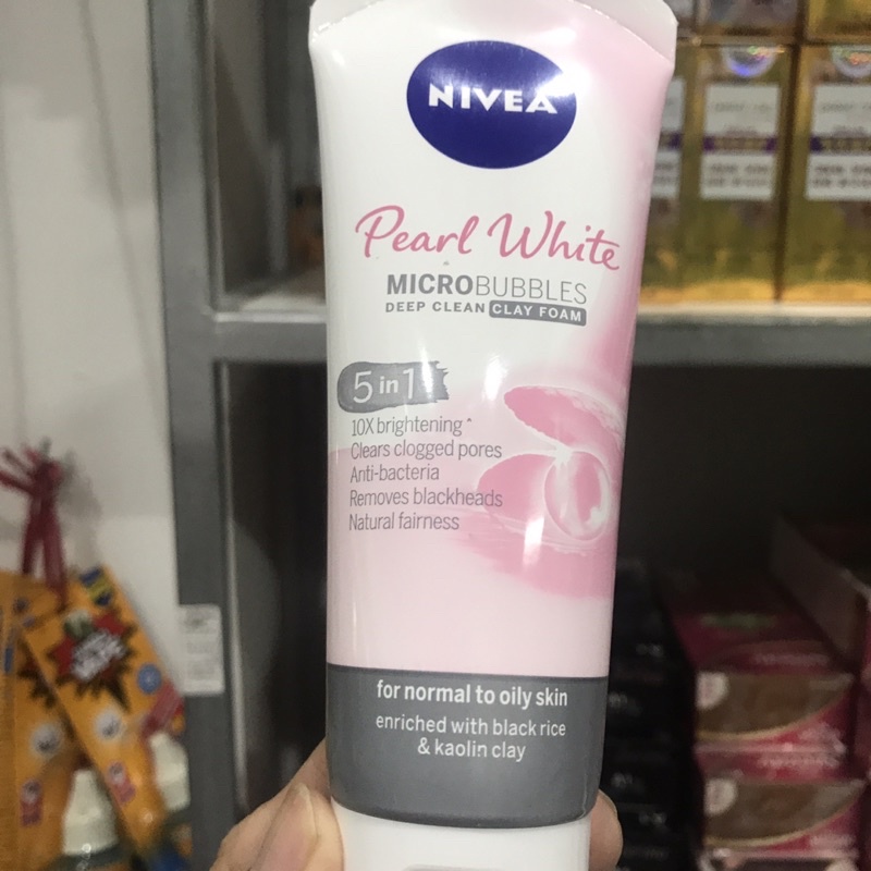 Sữa rửa mặt NIVEA Pearl White Đất Sét giúp trắng da ngọc trai (100g)