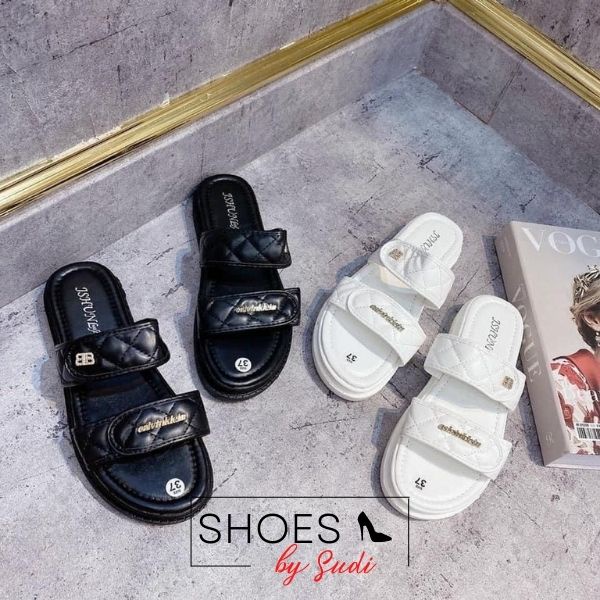 Dép lê bánh mì cao 3p có đệm êm chân SUDI - LE011-AHD có 2 quai in chữ nổi trắng đen dễ phối đồ đi chơi, đi biển...