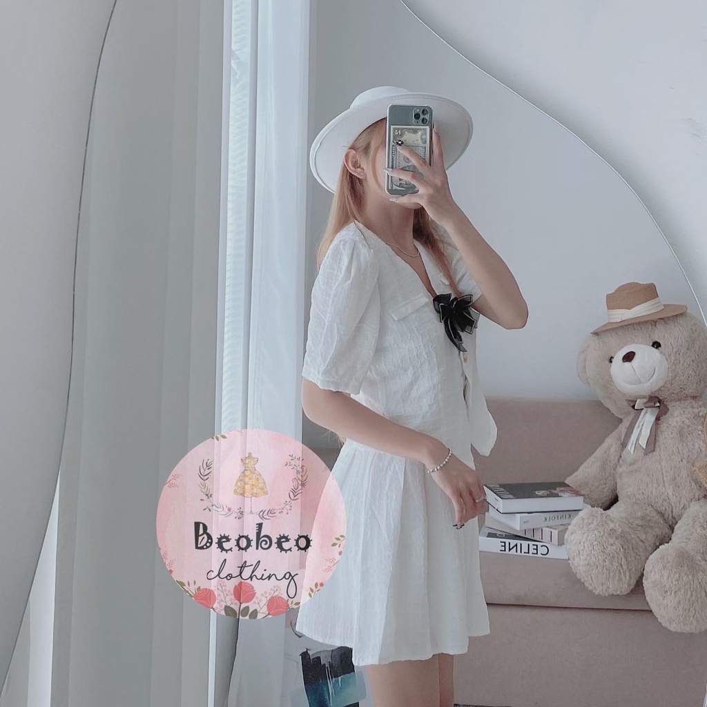 Set áo trắng tay phồng nơ đen kèm chân váy xoè xếp li