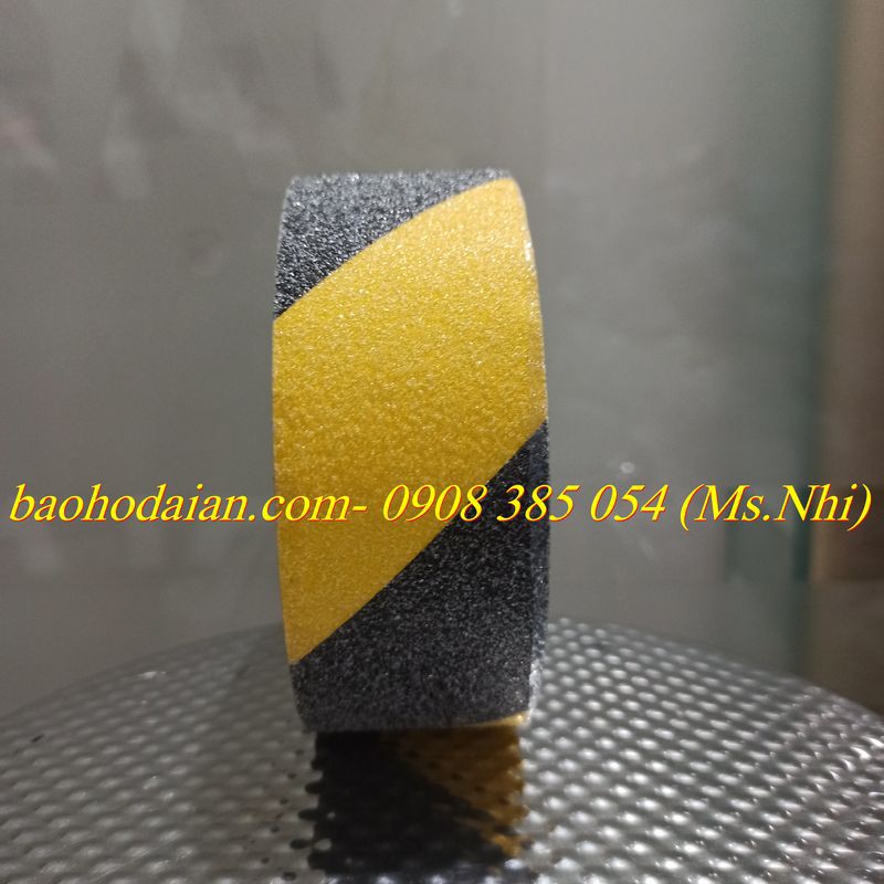 Băng keo dán nền chống trơn trượt Usafety bản 5cm dài 5m, nhiều màu sắc- Hình thật