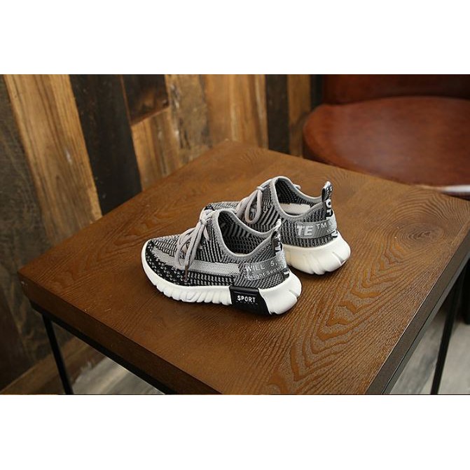 Giày sneaker trẻ em cao cấp mẫu Hot CG17