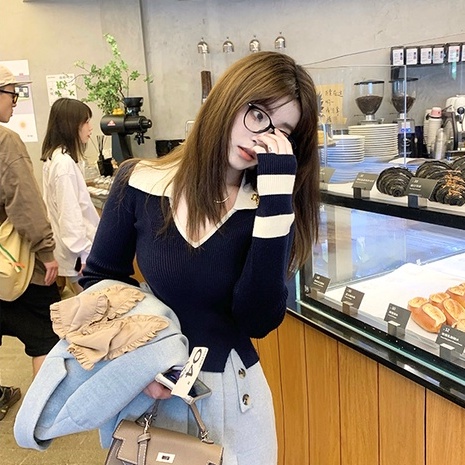 Áo len tay dài cổ chữ V