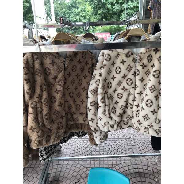 Áo khoác lông lv có mũ 2 lớp và áo khoác lông hoạ tiết báo 2 lớp