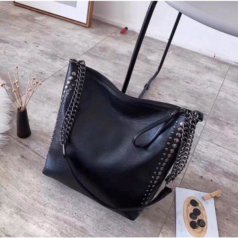 Túi xách bigsize đinh vàng phong cách Hàn Quốc