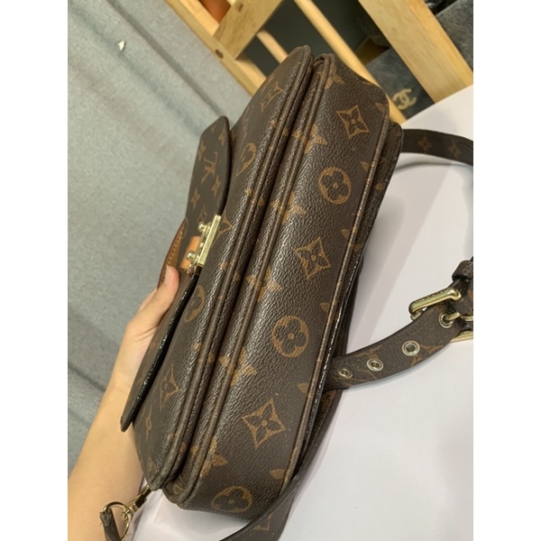 Túi đeo chéo phom hộp l.v