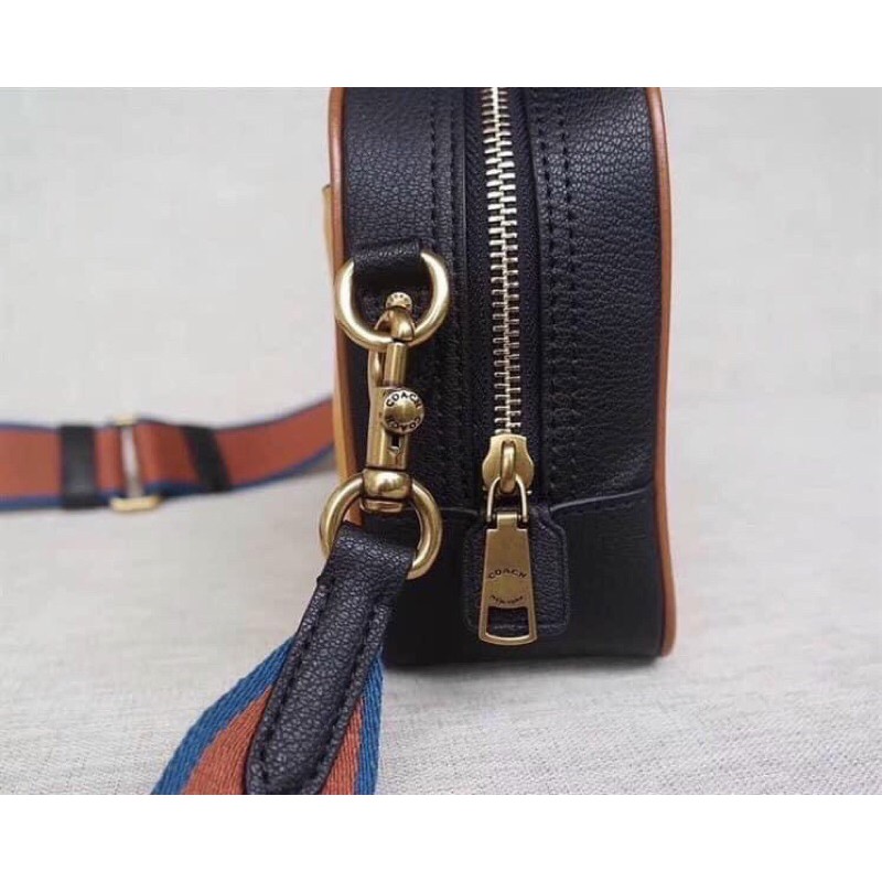 Túi COACH hộp đeo chéo logo thêu