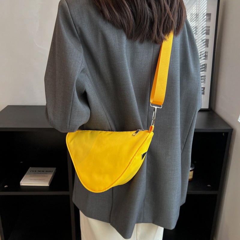Túi Xách Đeo Vai Hình Tam Giác Nhỏ Xinh Phong Cách Retro Thời Trang Mới Cho Nữ