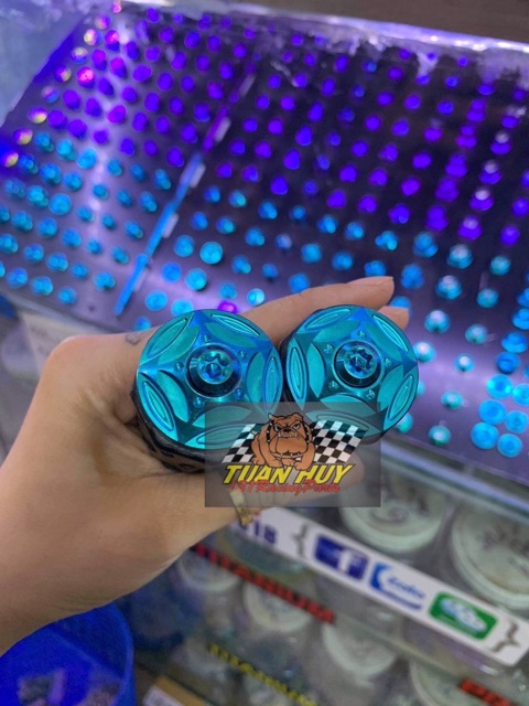 Bao tay DayToNa mẫu bát giác + Gù + ốc Titan gr5 tặng cặp cao su để bắt vào ghi đông