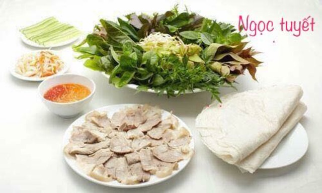 Bánh tráng nướng phơi sương cuốn thịt luộc đặc sản Trảng Bàng