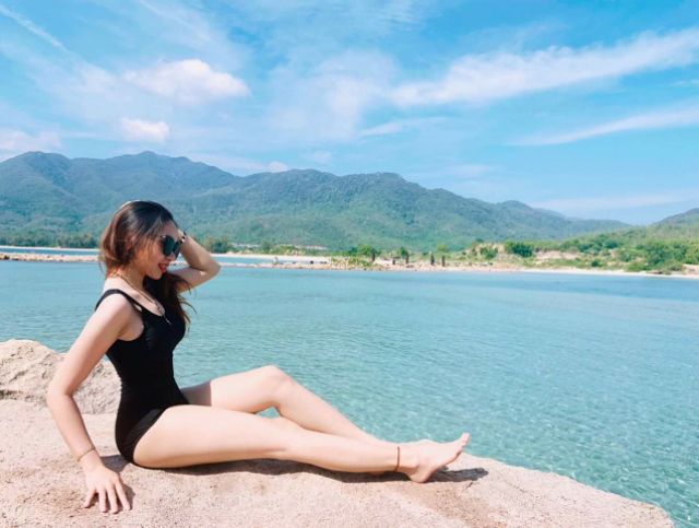 Monokini lưng V sexy