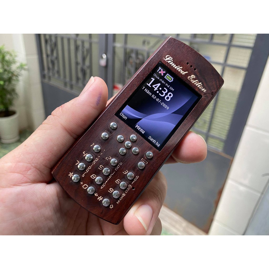 Điện thoại Mobiado 2700 Classic vỏ gỗ