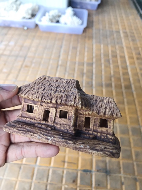 NHÀ TRANG TRÍ HỒ CÁ NON BỘ DÀI 11CM RỘNG 6CM CAO 6CM